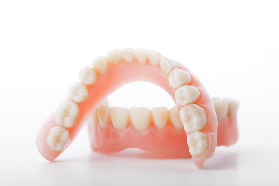 Zahnprothesen Köln – herausnehmbarer Zahnersatz bei Dr. Sales